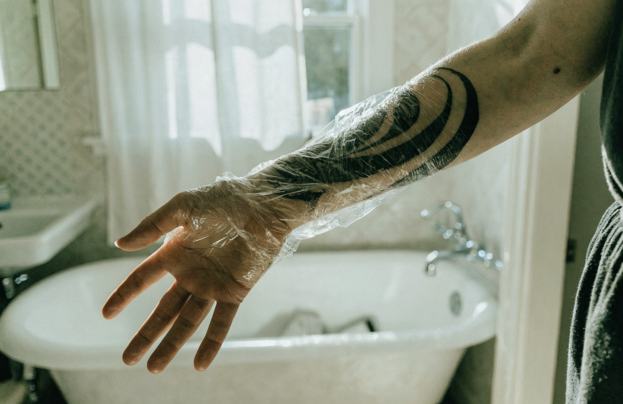 Baden nach dem Tattoo: Wann darfst du wieder in die Wanne?