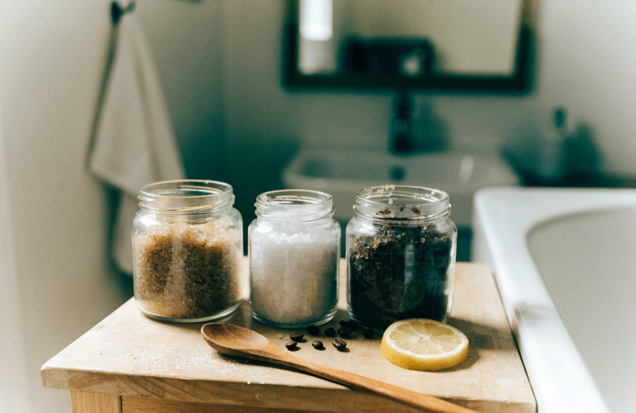 Peeling selber machen: einfache Rezepte mit Zucker, Salz & Kaffee